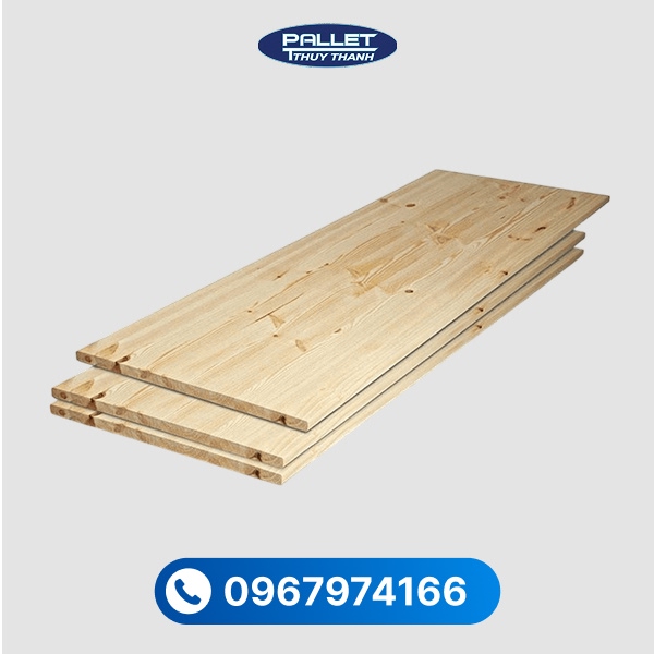 Bề mặt gỗ thông công nghiệp phẳng mịn, dễ sơn phủ và hoàn thiện nội thất