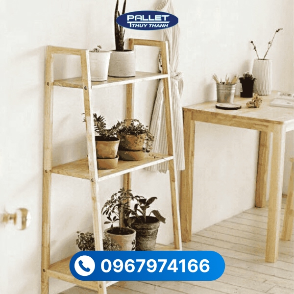 ệ gỗ thông có kết cấu chắc chắn, đáp ứng nhu cầu lưu trữ và trưng bày đồ dùng