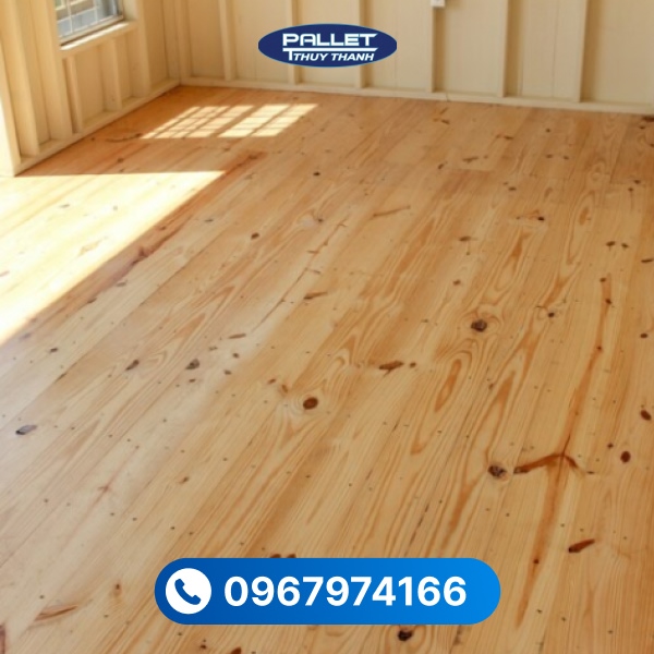 Sàn gỗ thông có bề mặt vân đẹp, tạo điểm nhấn thẩm mỹ cho nội thất