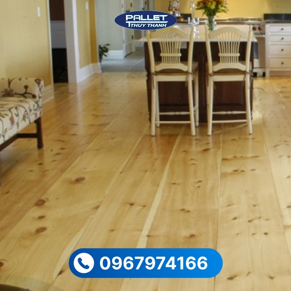 Gỗ thông lót sàn cần được xử lý chống ẩm để hạn chế cong vênh khi sử dụng