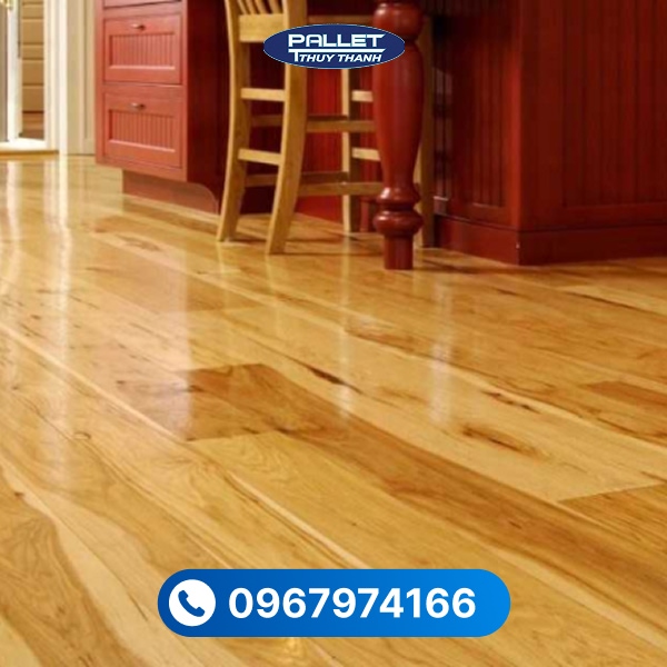 Gỗ thông lót sàn được ứng dụng trong phòng ngủ, phòng khách và homestay