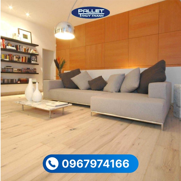 Gỗ thông lót sàn mang lại cảm giác ấm áp, phù hợp không gian sống gần gũi và tự nhiên