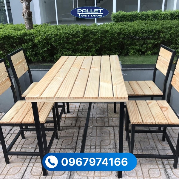 Gỗ thông sấy có màu sắc sáng, vân gỗ tự nhiên, mang lại tính thẩm mỹ cao