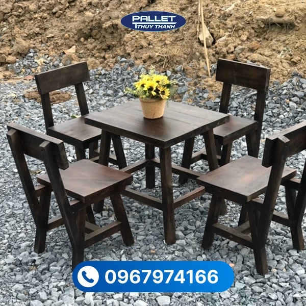 Gỗ thông sấy được xử lý giảm độ ẩm, giúp hạn chế cong vênh và nứt nẻ khi sử dụng.