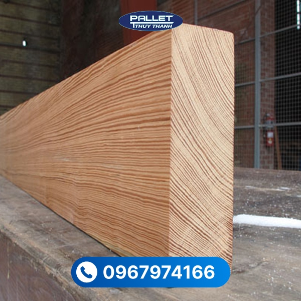 So với gỗ thông trắng, gỗ thông vàng thường có độ cứng và độ bền nhỉnh hơn.