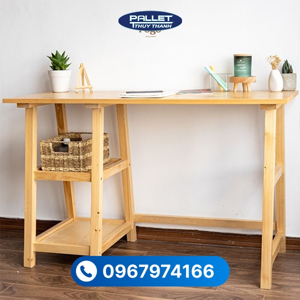 Chất liệu gỗ thông giúp bàn học có độ bền ổn định và dễ gia công theo nhiều kiểu dáng