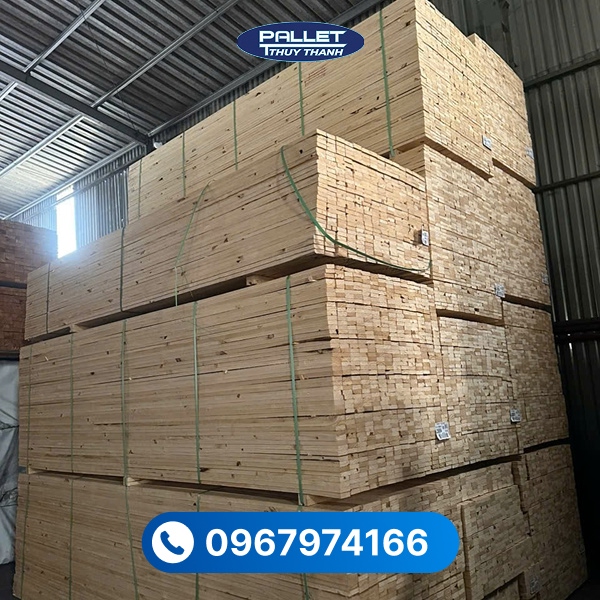 Kho gỗ thông hun trùng với số lượng lớn, đáp ứng nhanh nhu cầu khách hàng.