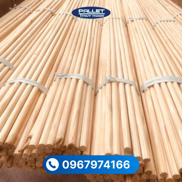 Chất liệu gỗ thông giúp thanh gỗ tròn có độ bền ổn định khi sử dụng đúng cách