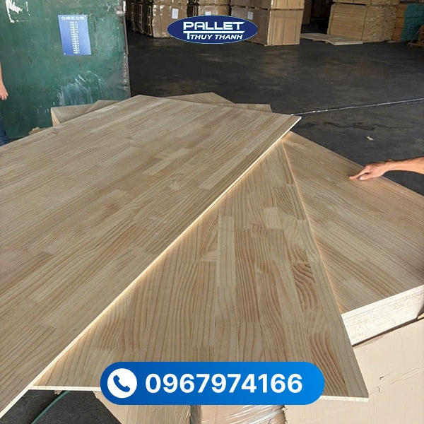 Sản phẩm ván gỗ thông giá rẻ đa dạng kích thước, đáp ứng nhiều nhu cầu sử dụng.