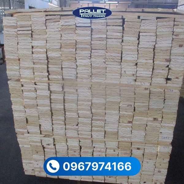 Xưởng cung cấp ván gỗ thông giá rẻ tại Việt Nam đảm bảo nguồn hàng ổn định và chất lượng.