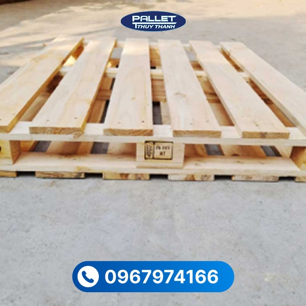 Bề mặt gỗ thông pallet có vân tự nhiên, dễ gia công và phù hợp cho nhiều mục đích sử dụng khác nhau