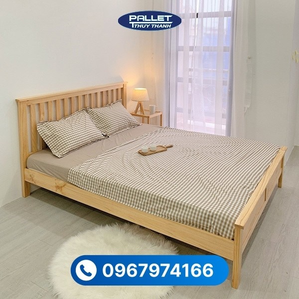 Các đường vân gỗ thông mềm mại cùng mắt gỗ đặc trưng