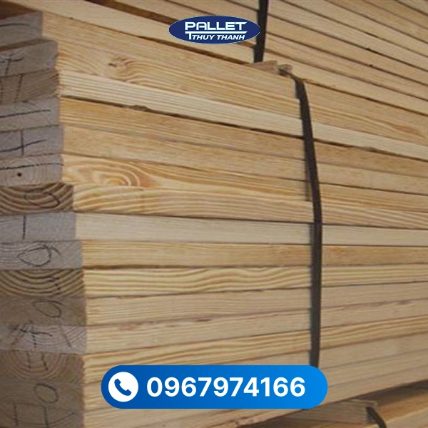 Gỗ thông nhập khẩu được nhiều người ưa chuộng nhờ màu sắc tự nhiên và hệ vân gỗ đẹp mắt