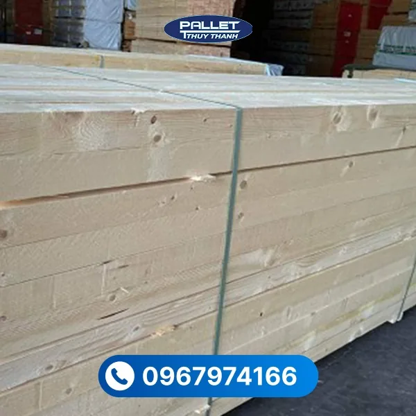Bề mặt gỗ có khả năng bám sơn tốt, giúp quá trình hoàn thiện sản phẩm đạt tính thẩm mỹ cao
