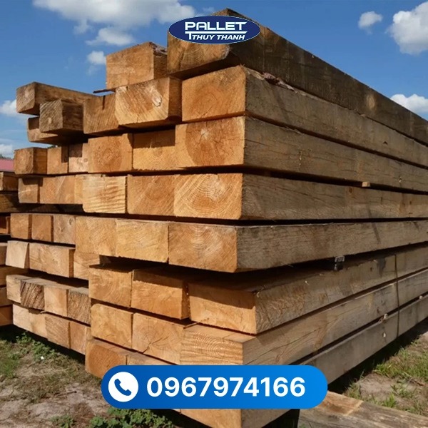 Bề mặt gỗ sáng, vân rõ nét, mang lại vẻ đẹp tự nhiên và dễ ứng dụng trong nội thất